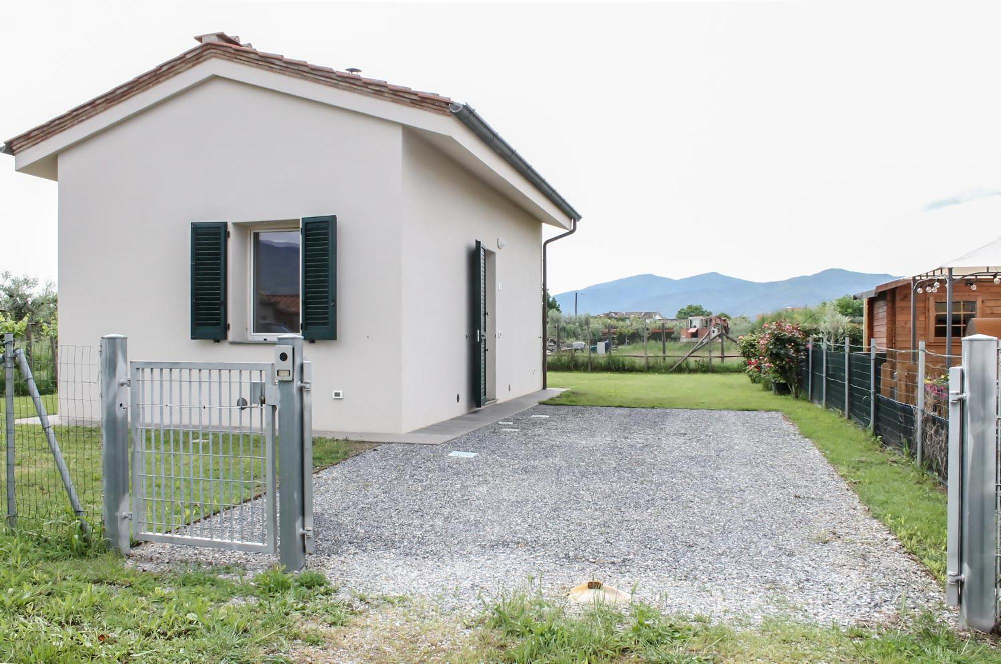 Modern Home With Private Parking Near The Station! Lucca Exterior photo